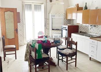APPARTAMENTO MQ.140 CA. NON ARREDATO
