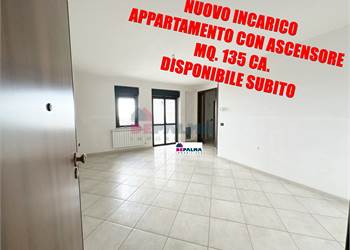 APPARTAMENTO 1°PIANO CON ASCENSORE MQ. 135 CA.