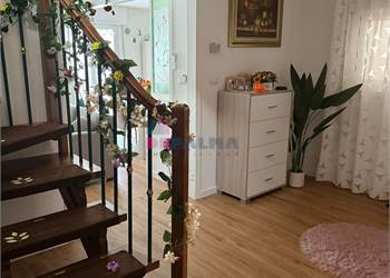 APPARTAMENTO RISTRUTTURATO MQ. 100 CA.
